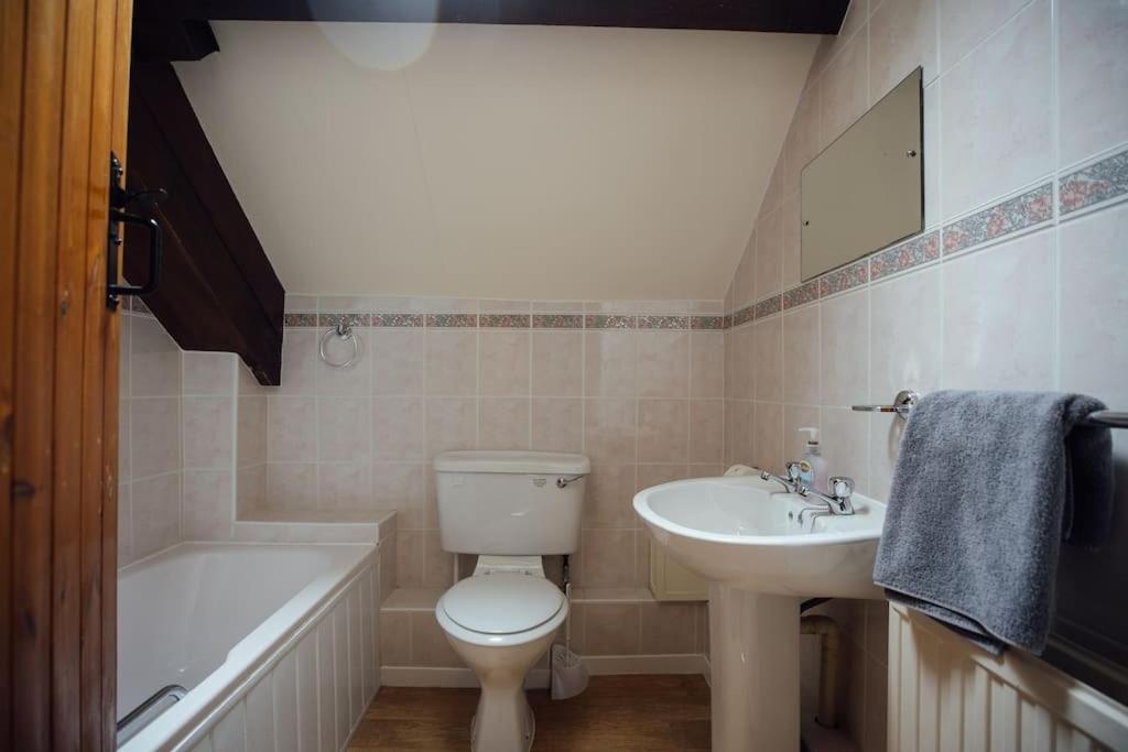 Barn Cottage - Family-Friendly Cottage With Heated Indoor Pool Haverfordwest Exterior photo